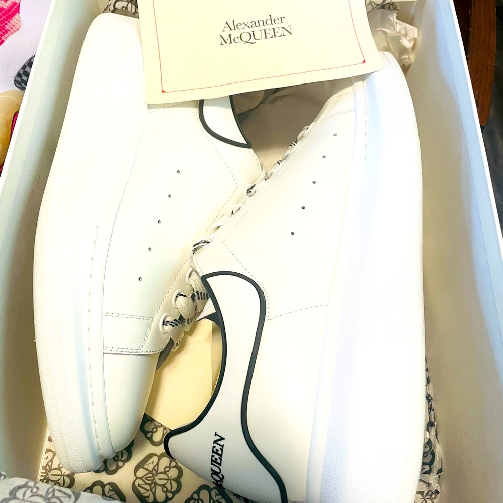 White and black Alexander McQueens Size 7 1/2 350$